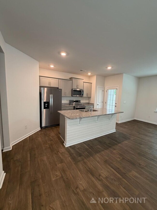 Foto del edificio - Brand new 3 bedroom townhome available for immediate move in!