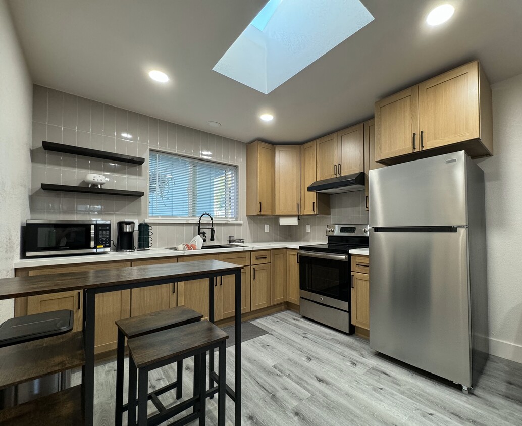 Kitchen - 2893 S White Rd