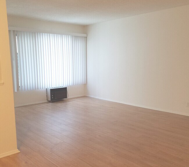 Foto del edificio - 1022 N Orange Grove Ave