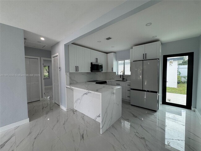 Foto del edificio - 16440 NE 10th Ave