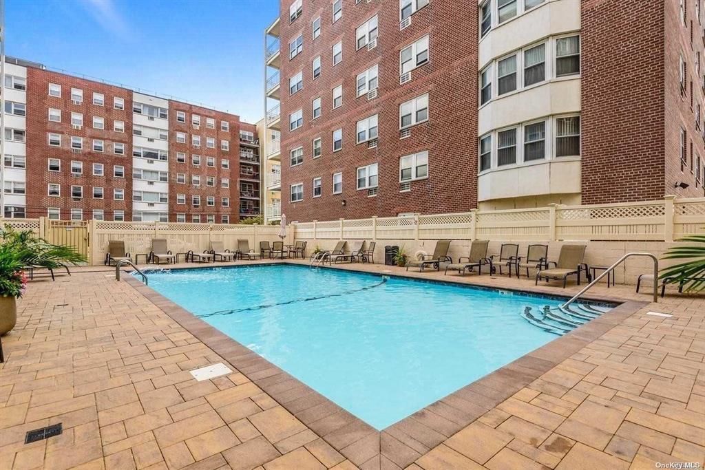 Foto principal - 740 E Broadway