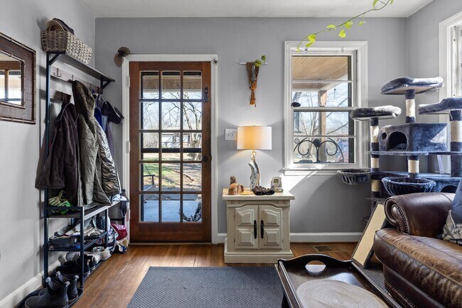 Foto del edificio - 844 Linden Hall Rd