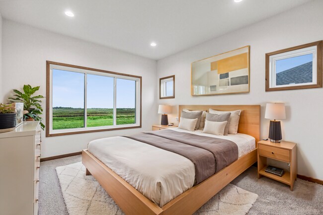 Foto del edificio - 4-bedroom, 3-bathroom Horace Single-Family Home w/ 3 Stall Garage