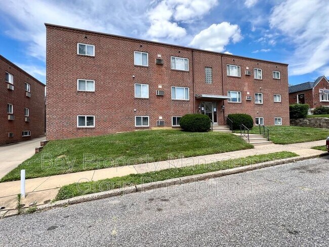 Building Photo - 1715 Lansing St