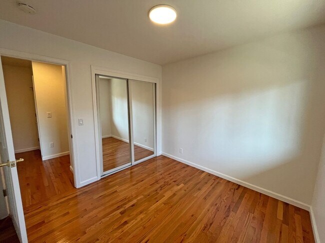 Foto del edificio - 1615 Hudson St