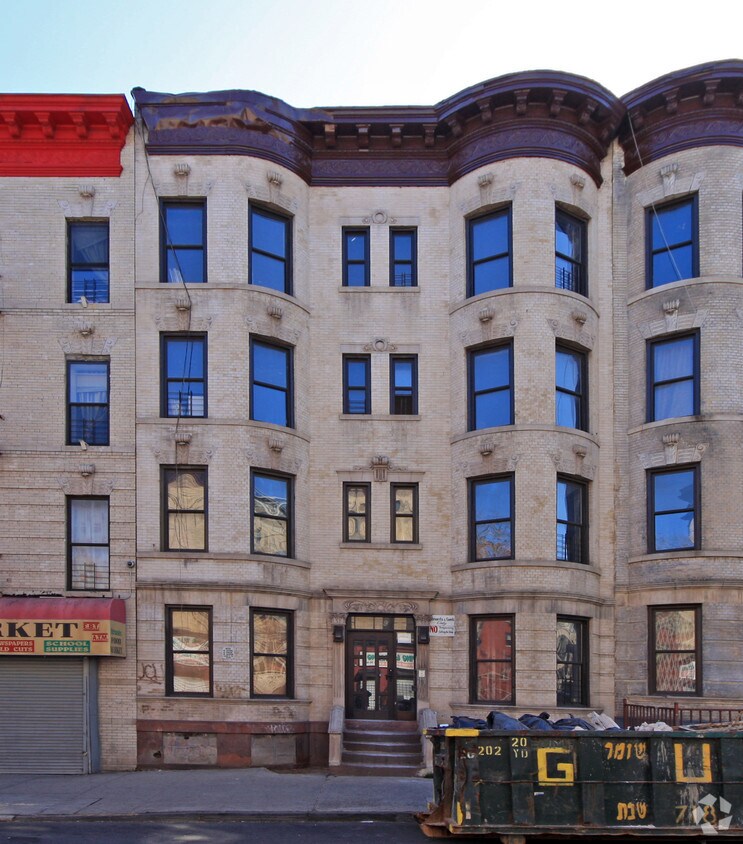 Foto principal - 169 Rogers Ave