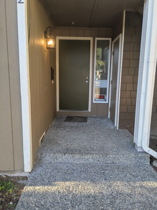 Entrada - 9127 Meridian Pl NE