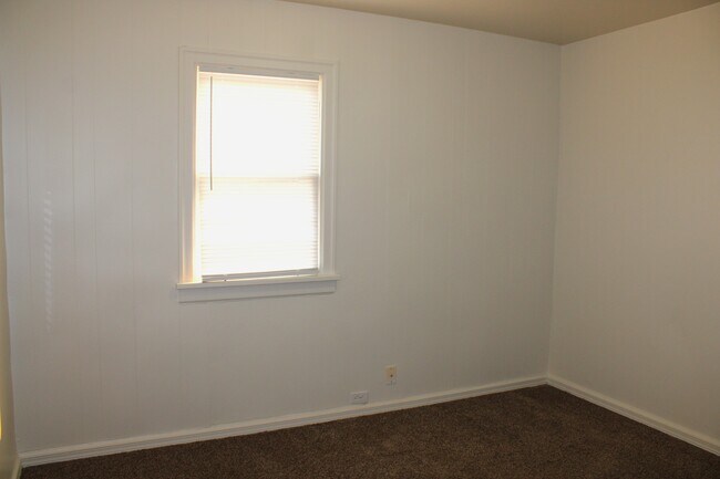 Building Photo - 1080 N Alvin Ct