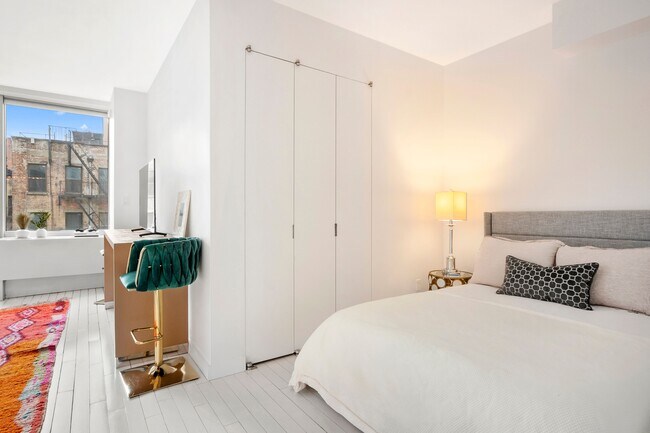 Foto del edificio - 425 E 13th St