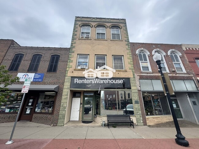 Building Photo - 105 2nd St E