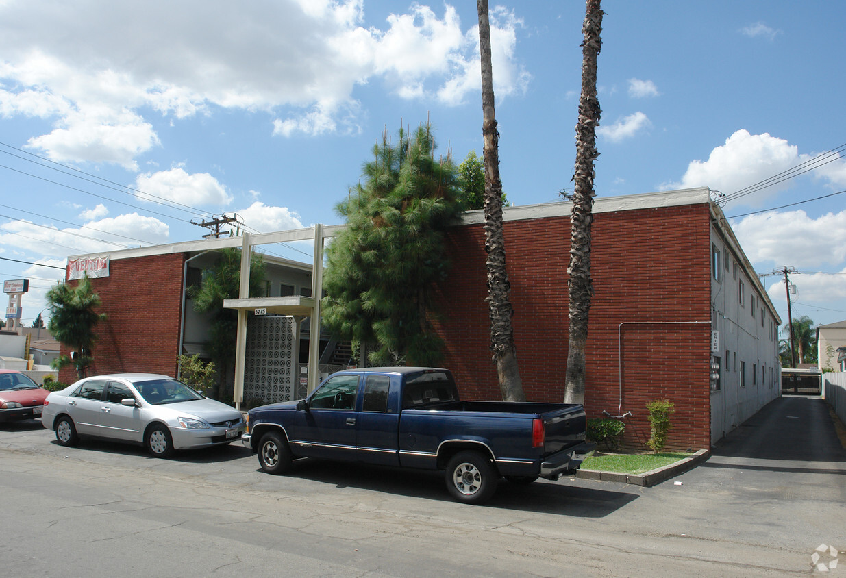 Building Photo - Vista Palms