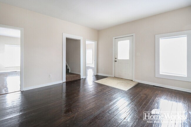 Building Photo - 118 S Apple Rd