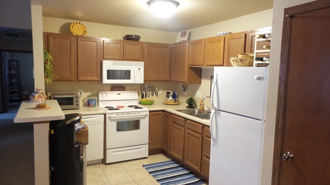 Kitchen - 1017 Happy Ln
