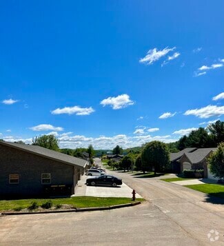 Building Photo - 192 Fairway Ln
