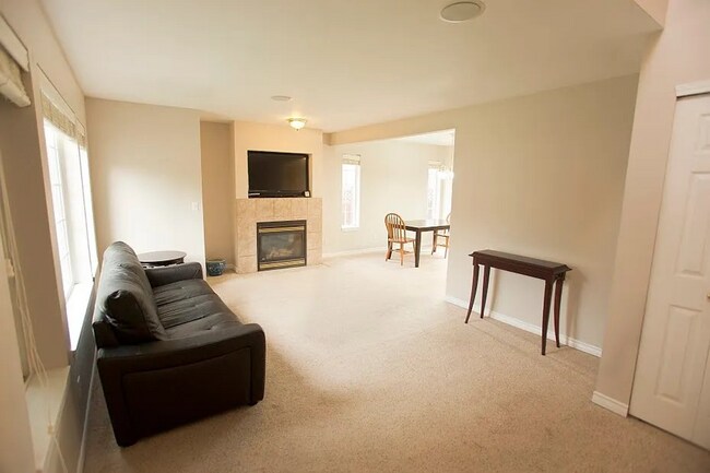 Building Photo - 3 Bedroom 2.5 bath Cordata/Meridian Area