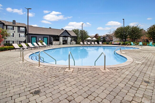 Building Photo - z-042826-Stoneridge Farms at the Hunt Club Apartments
