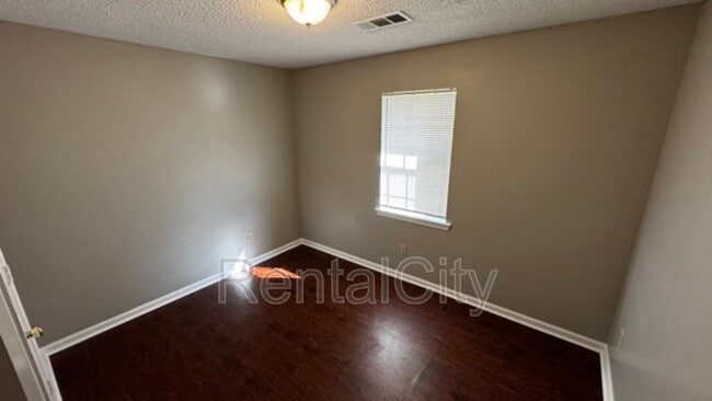 Building Photo - 172 Navy Dr