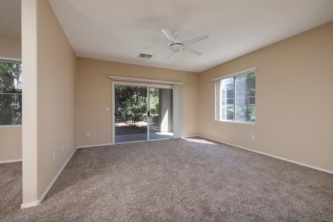 Foto del edificio - SUMMERLIN 1ST FLOOR - 2 BEDROOM + Den W/ 3...