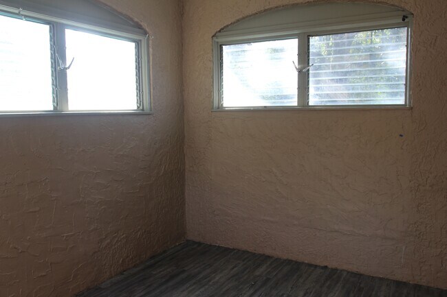 Foto del edificio - 1114 W Lincoln Ave