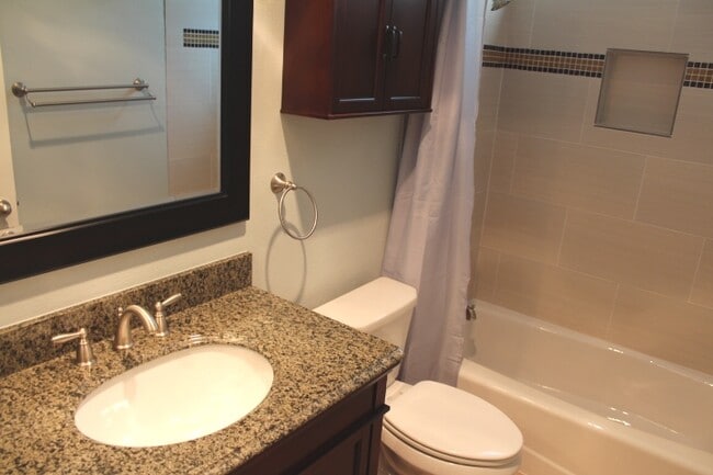 Building Photo - 2349 S Bentley Ave