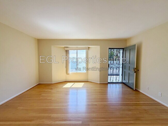 Building Photo - 5433 Cartwright Ave