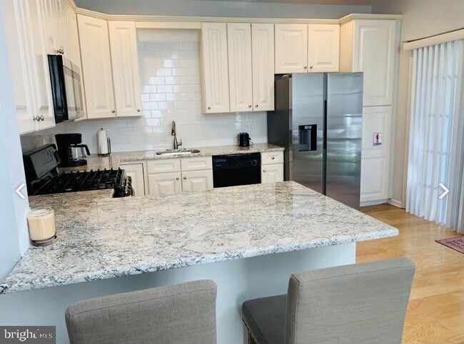 Foto del edificio - 606 Turnberry Ct