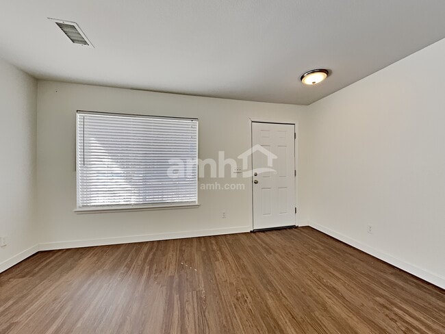 Foto del edificio - 18835 Burlington Pl