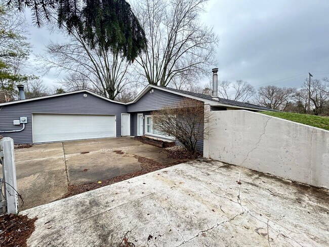 Building Photo - Ironwood Way
