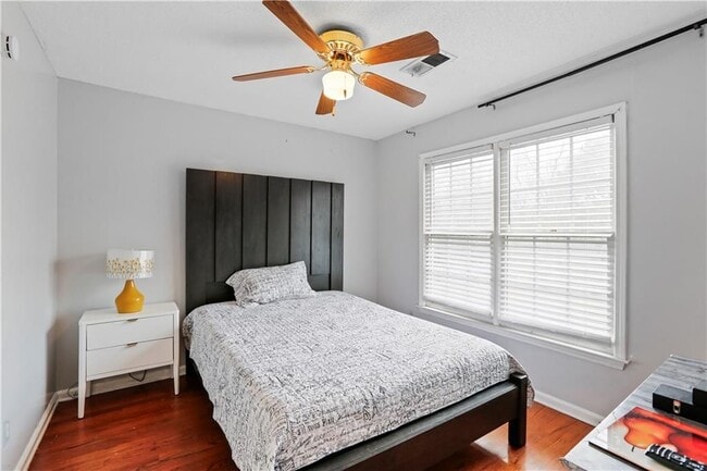 Foto del edificio - 1925 Glenellen Ct