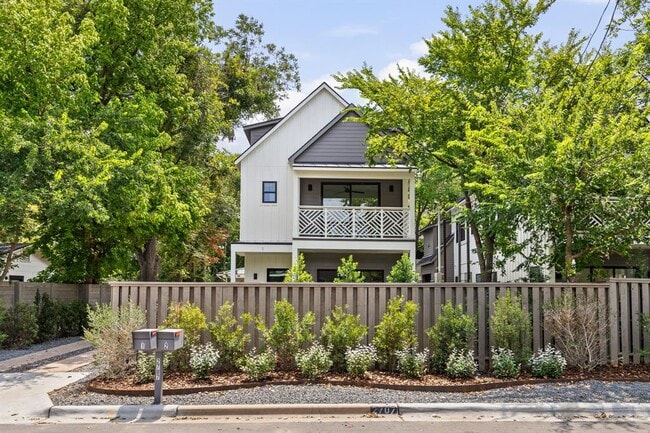 Foto del edificio - 2707 Stacy Ln