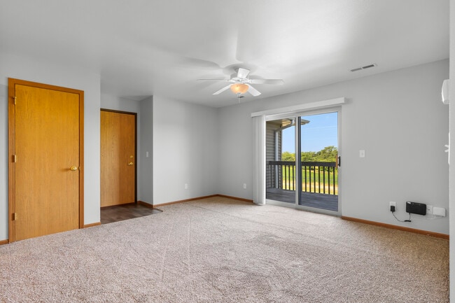 Building Photo - River Ridge 2301-2325 University Drive