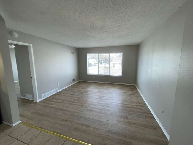 Foto del edificio - 24651 W McNichols Rd