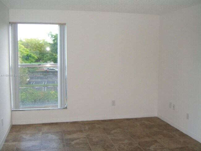 Foto del edificio - 2160 SW 16th Ave