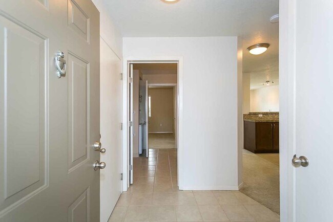 Foto del edificio - Fantastic Main Level Condo w/Garage, Patio...