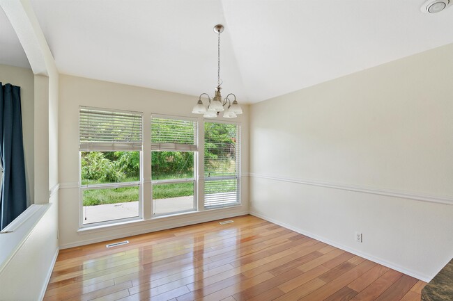 Building Photo - 1725 N Eagle Creek Way