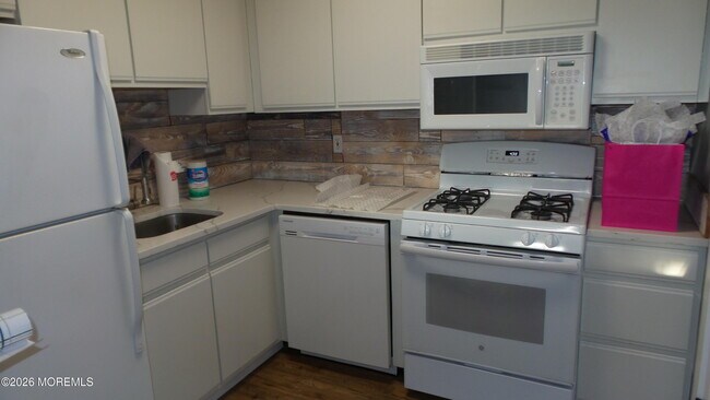 Foto del edificio - 3403 Bridge Ave