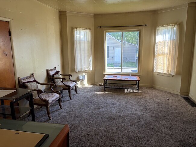 Foto del edificio - Welcome Home to Your Charming 2-Bedroom Apartment in Troy!