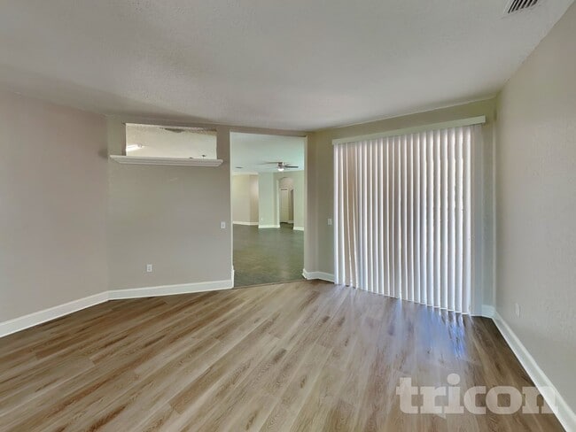 Foto del edificio - 3012 Forest Hammock Dr