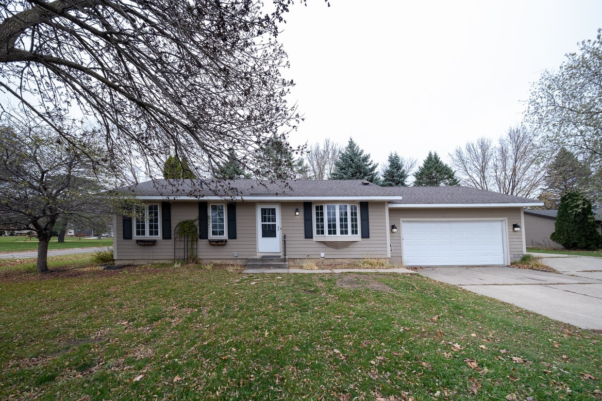 Primary Photo - 1410 Greenwood Pl