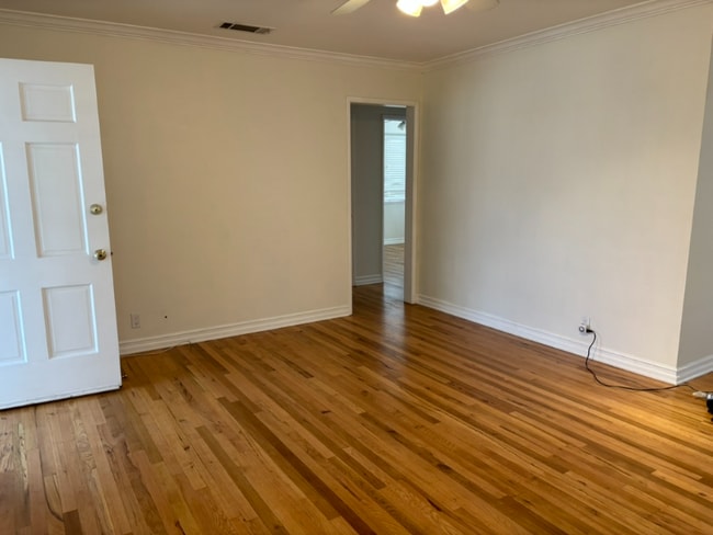 Building Photo - 534 N Niagara St