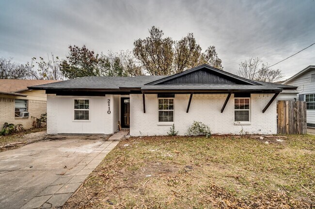 Building Photo - 2110 Aggie Dr