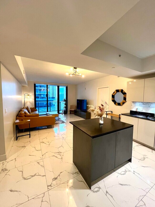 Building Photo - 1010 Brickell Ave