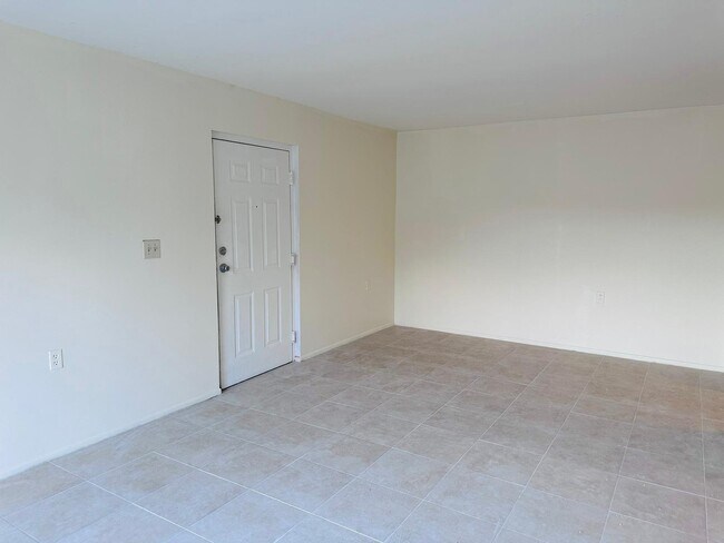 Foto del edificio - 1153 Lake Victoria Dr