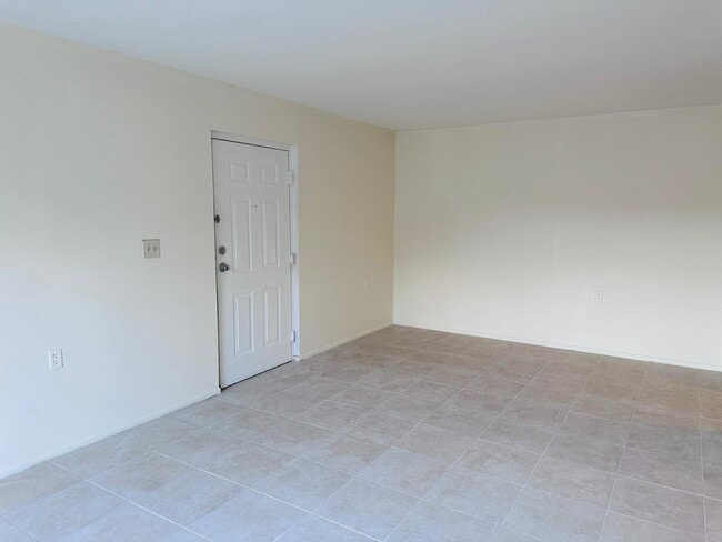 Photo - 1153 Lake Victoria Dr Townhome