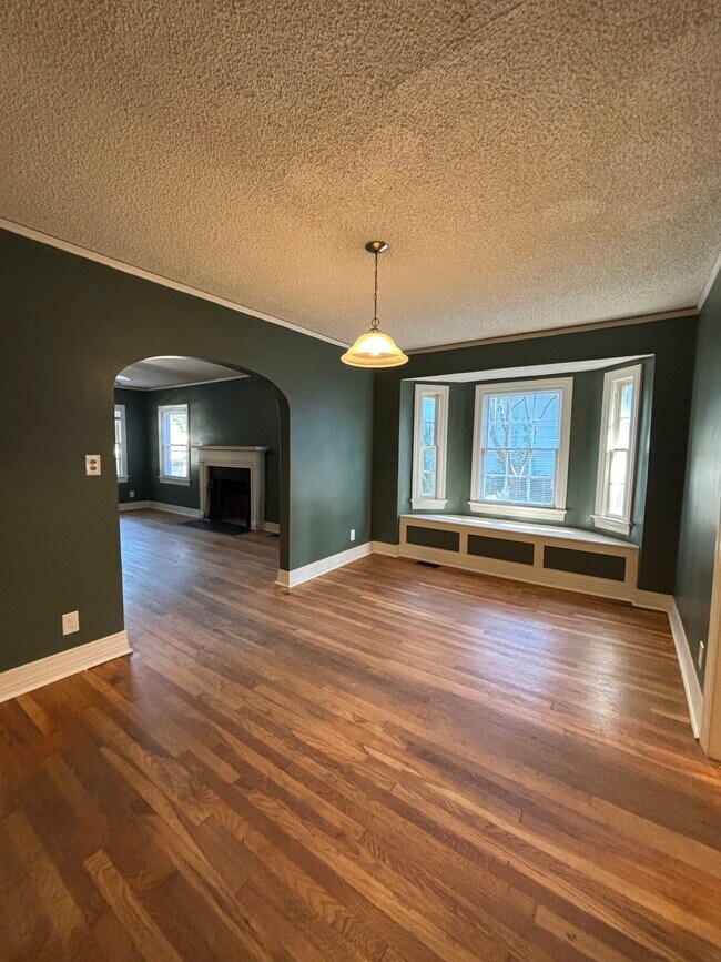 Building Photo - 227 N Yukon Ave