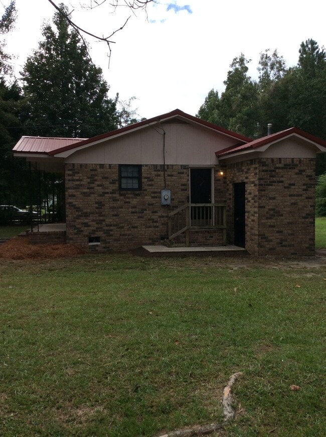 Building Photo - 3 Bedroom Brick Home