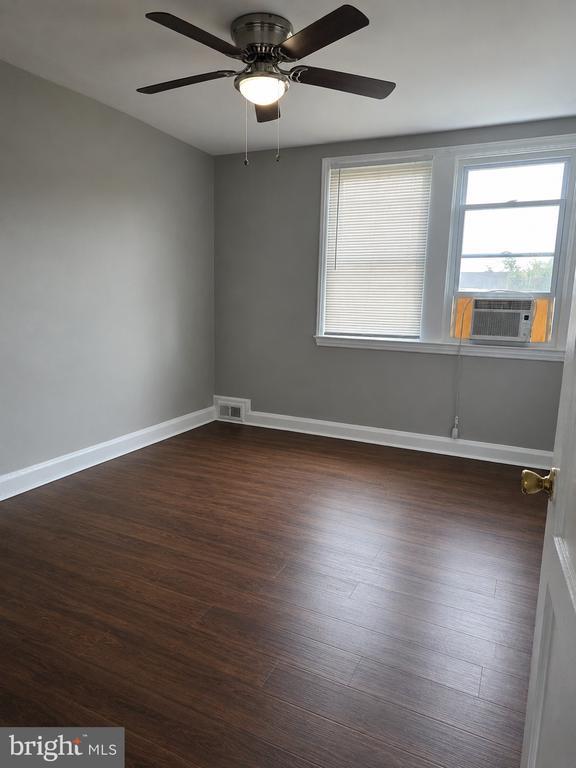 Foto del edificio - 814 E Cold Spring Ln