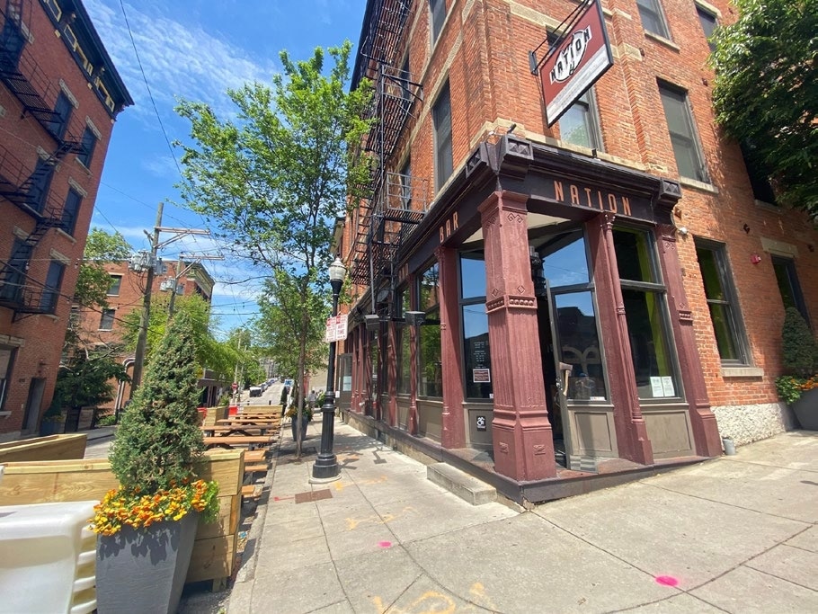 Building Photo - Broadway Square