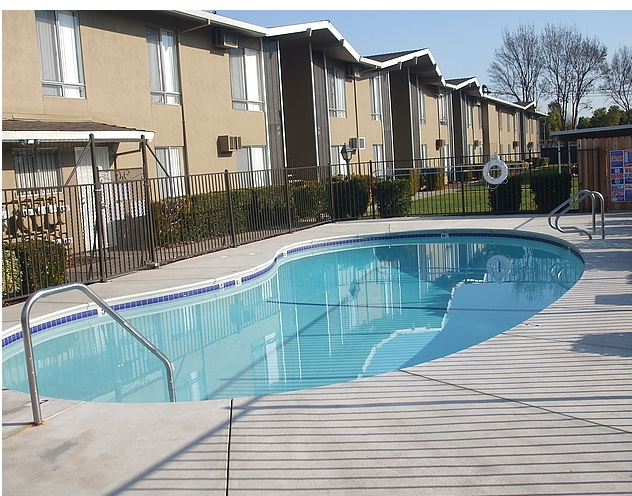 Piscina - Woodcrest Apartments