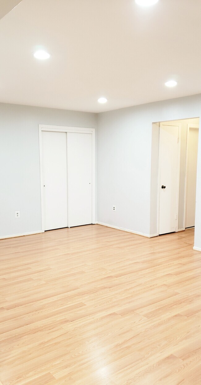Building Photo - 203 Green Hollow Drive